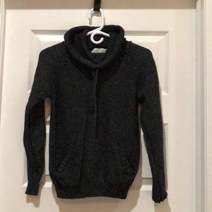 Sweater with hood and pockets